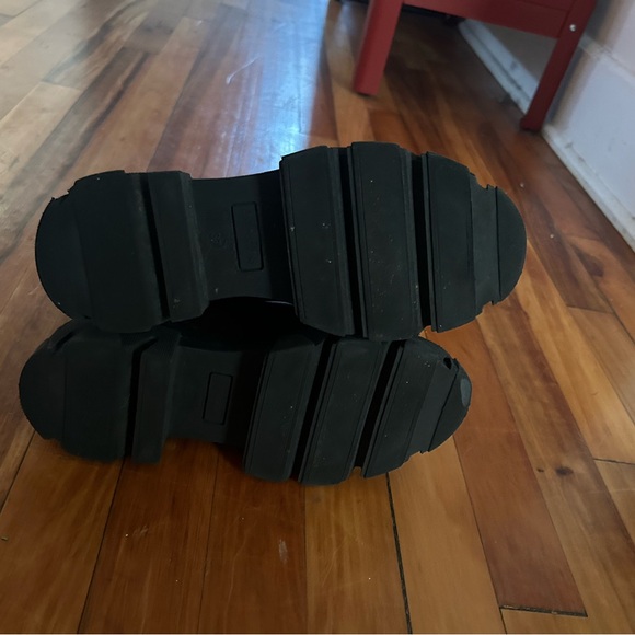 ALOHAS Brown Ankle Boots with Black Sole - Picture 6 of 7